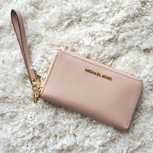 Michael Kors Handbags - Michael Kors Light Pink Jet Set Leather Wristlet